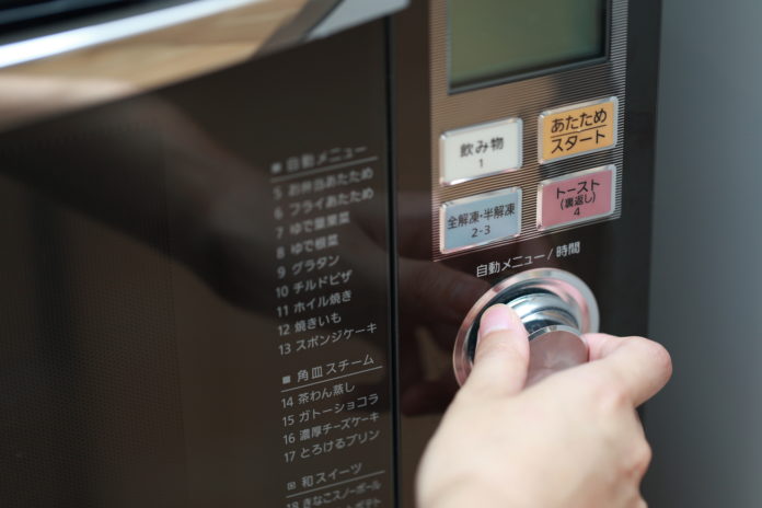 pixta_34483774_M 電子レンジ 調理