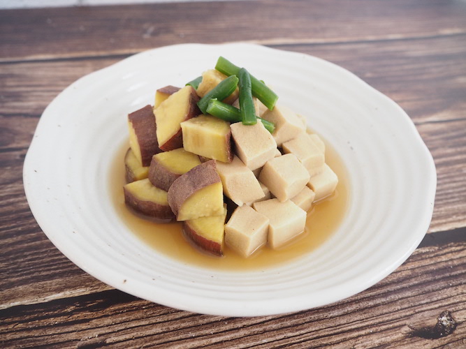 高野豆腐とさつまいもの煮物