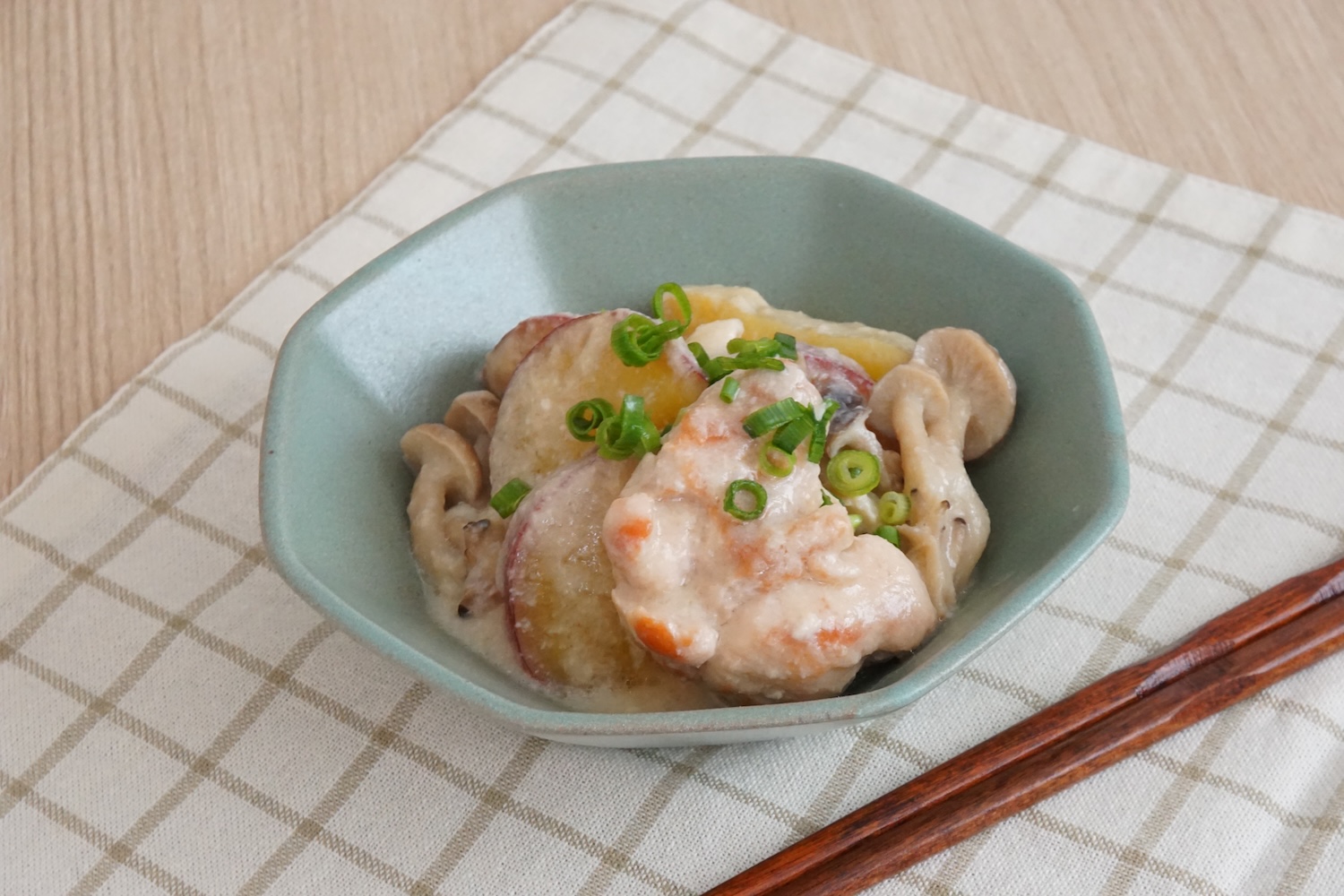 さつまいもと鶏もも肉の酒粕煮